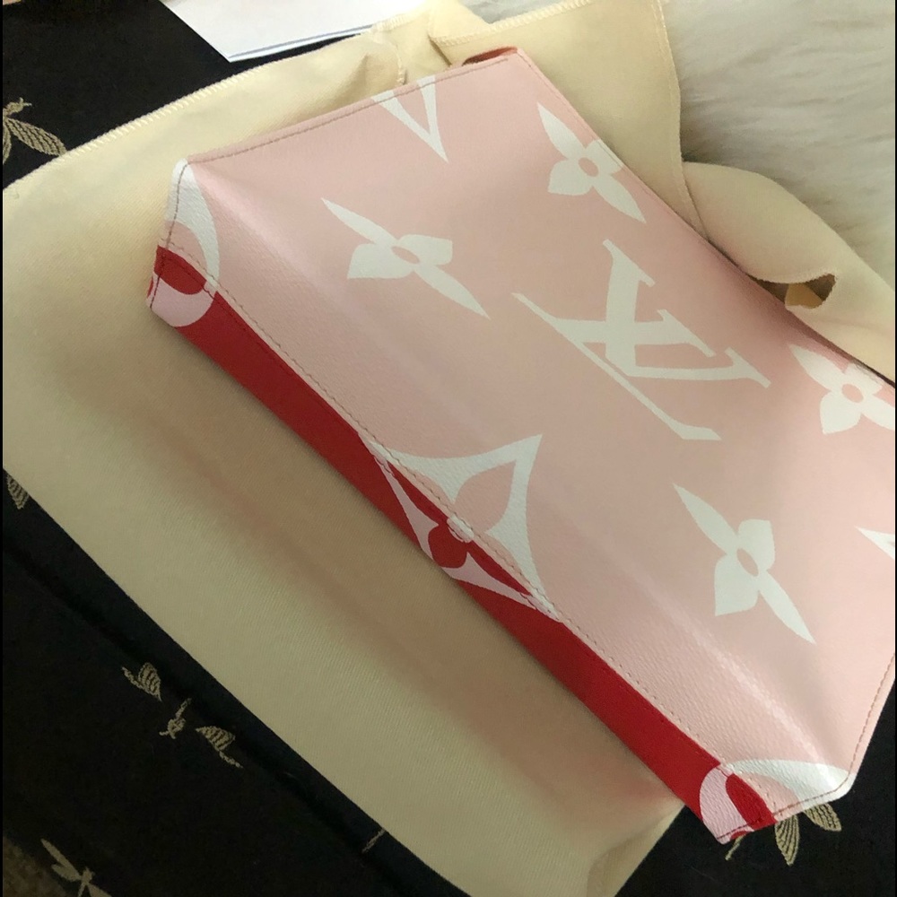 Louis Vuitton Toiletry Pouch 26 Limited edition Brand New - Picture 3 of 11